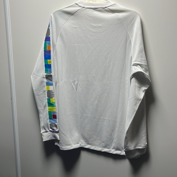 Manchester United Peter Saville NWT Official Jersey white multicolor size large - Picture 11 of 11